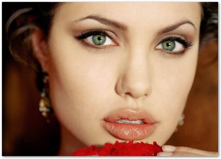 altro-che-bisturi-per-rimanere-giovani-basta-avere-le-guance-paffute-come-angelina-jolie-foto.jpg
