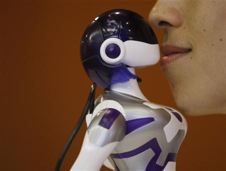 ema-direttamente-dal-giappone-una-fidanzata-robot-per-i-single-foto