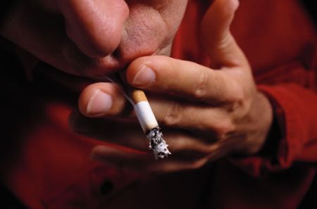 uomo-che-fuma uomo-che-fuma