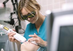 macchie scure sul viso laser